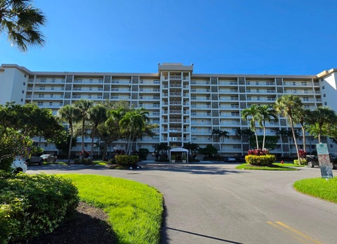 Tiny photo for 3510 OAKS Way #807, Pompano Beach, FL 33069 (MLS # B26089500)