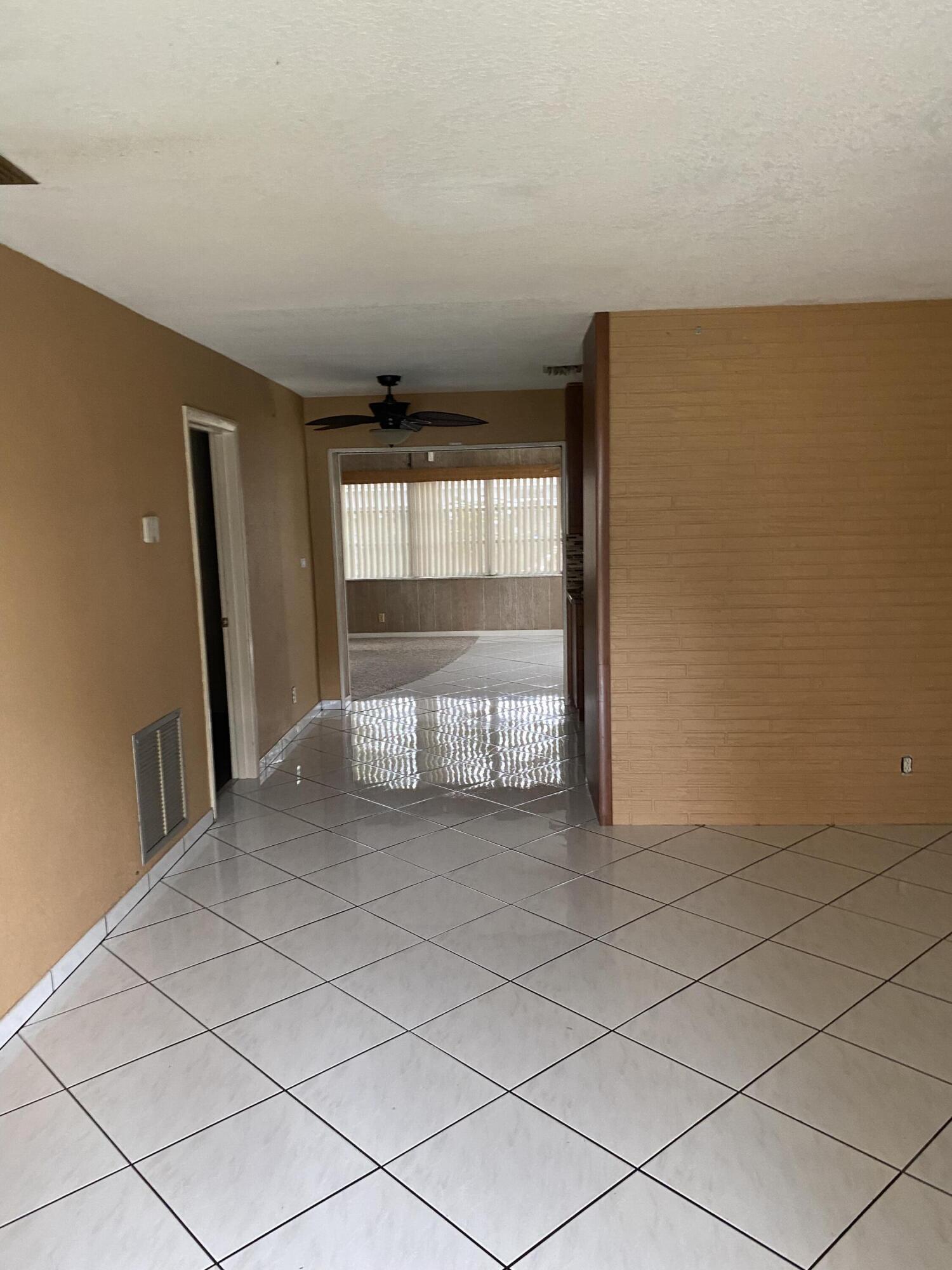 PALM LANE VILLA NO 4 - Residential