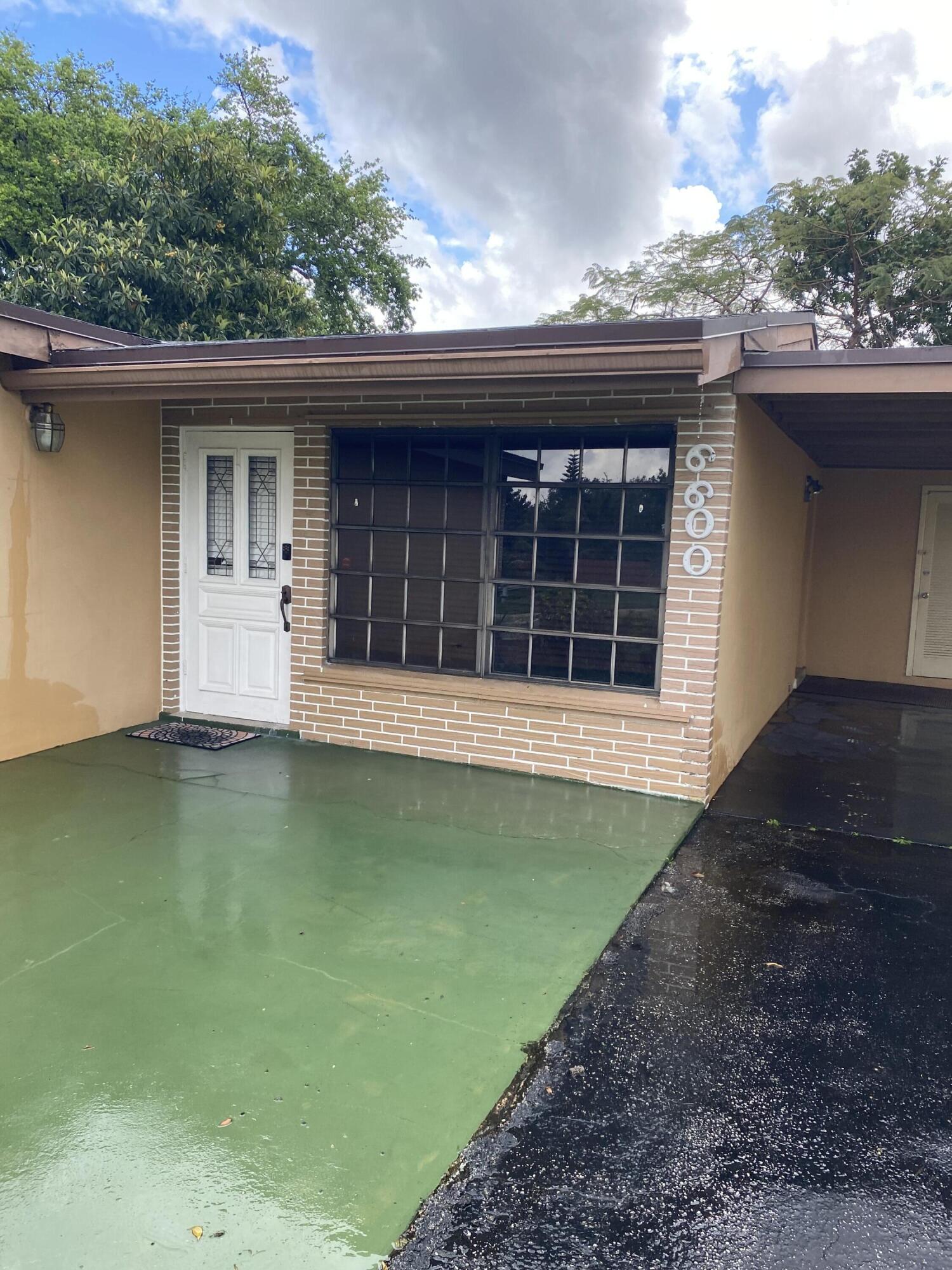 PALM LANE VILLA NO 4 - Residential