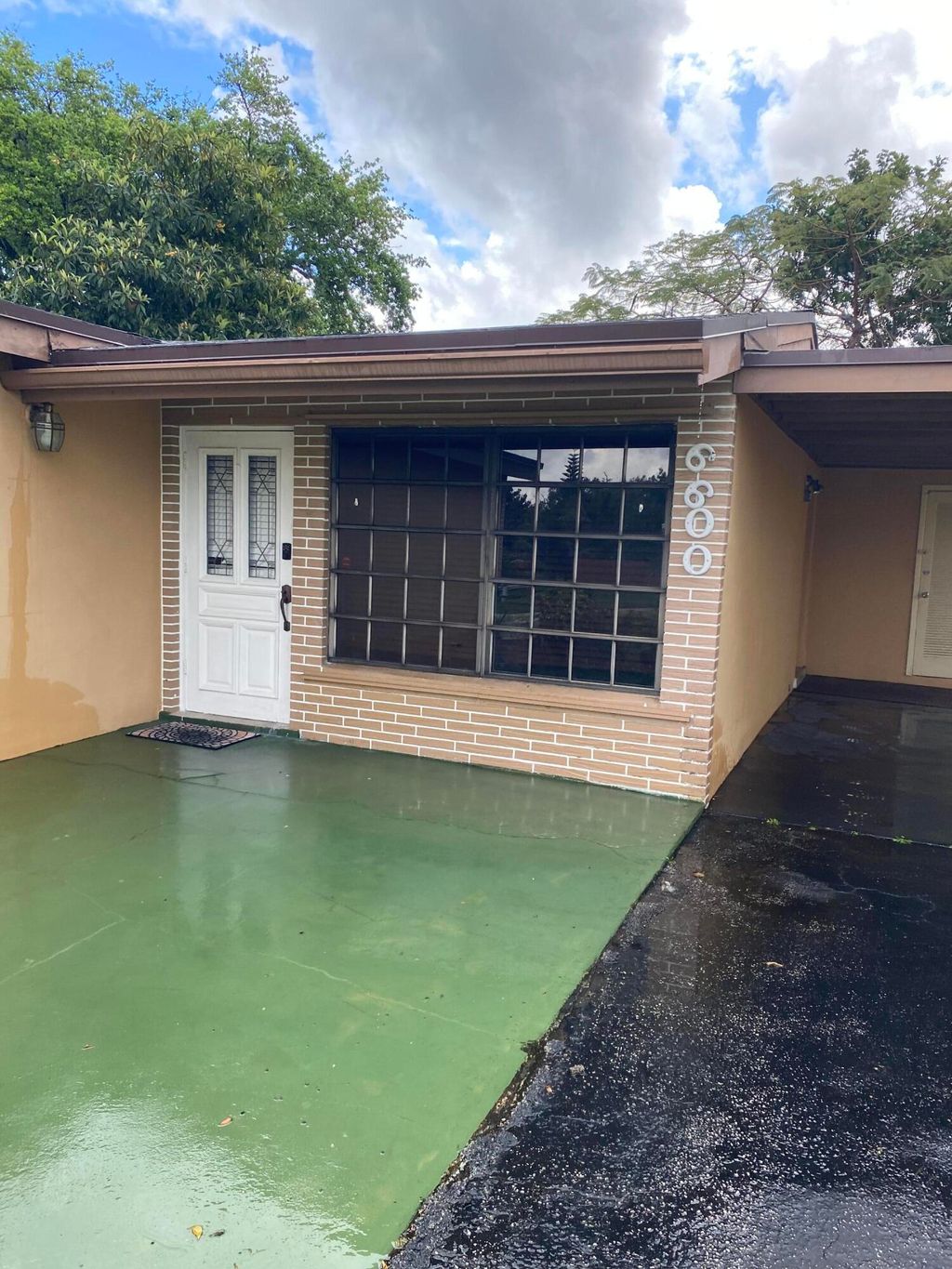 Photo of 6600 Allen Street, Hollywood, FL 33024 (MLS # B26009093)