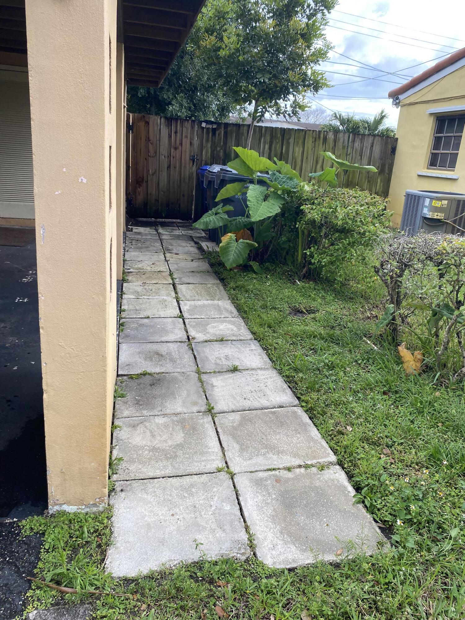 PALM LANE VILLA NO 4 - Residential