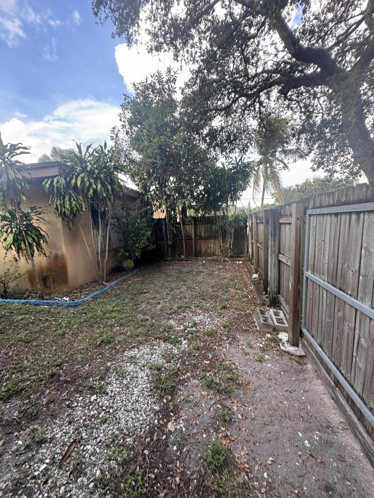 PALM LANE VILLA NO 4 - Residential