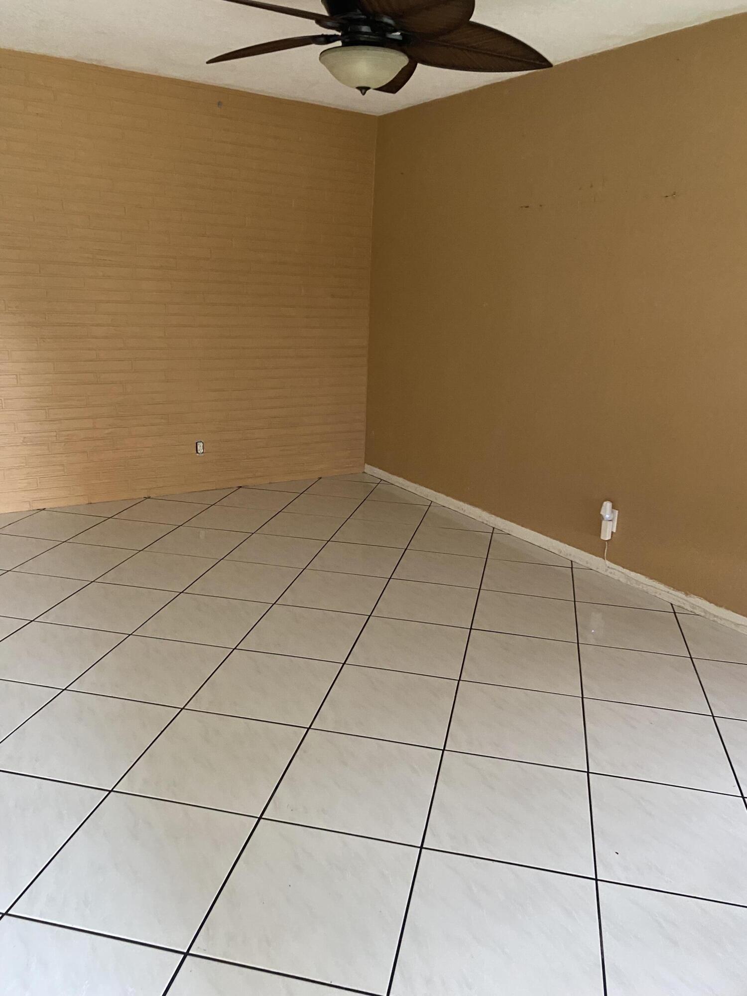 PALM LANE VILLA NO 4 - Residential