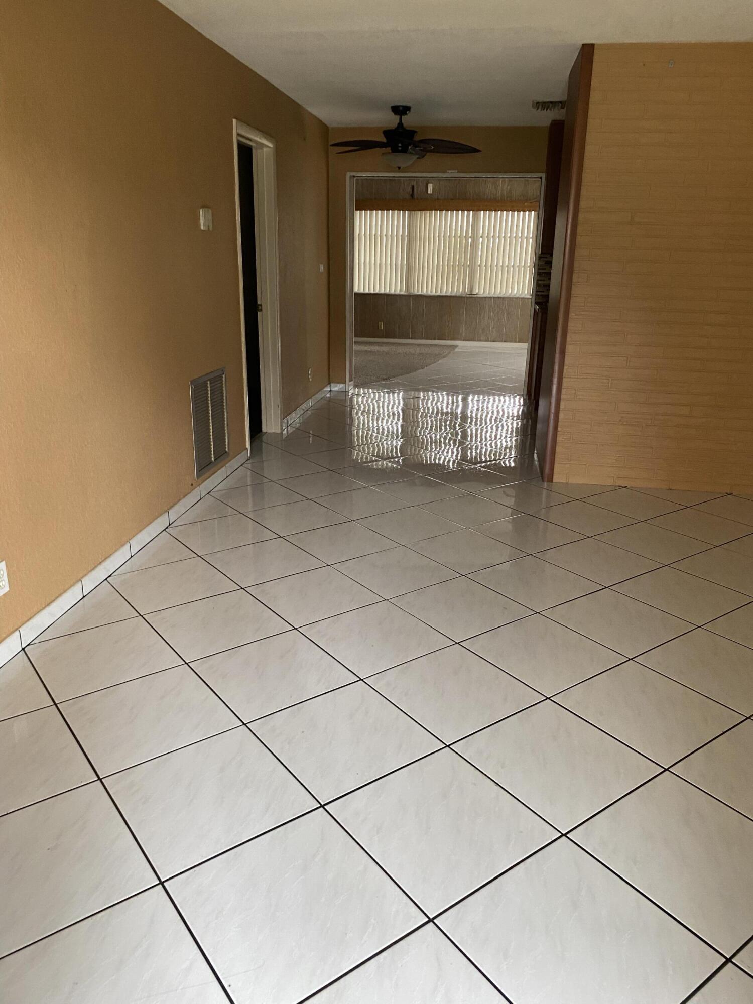 PALM LANE VILLA NO 4 - Residential