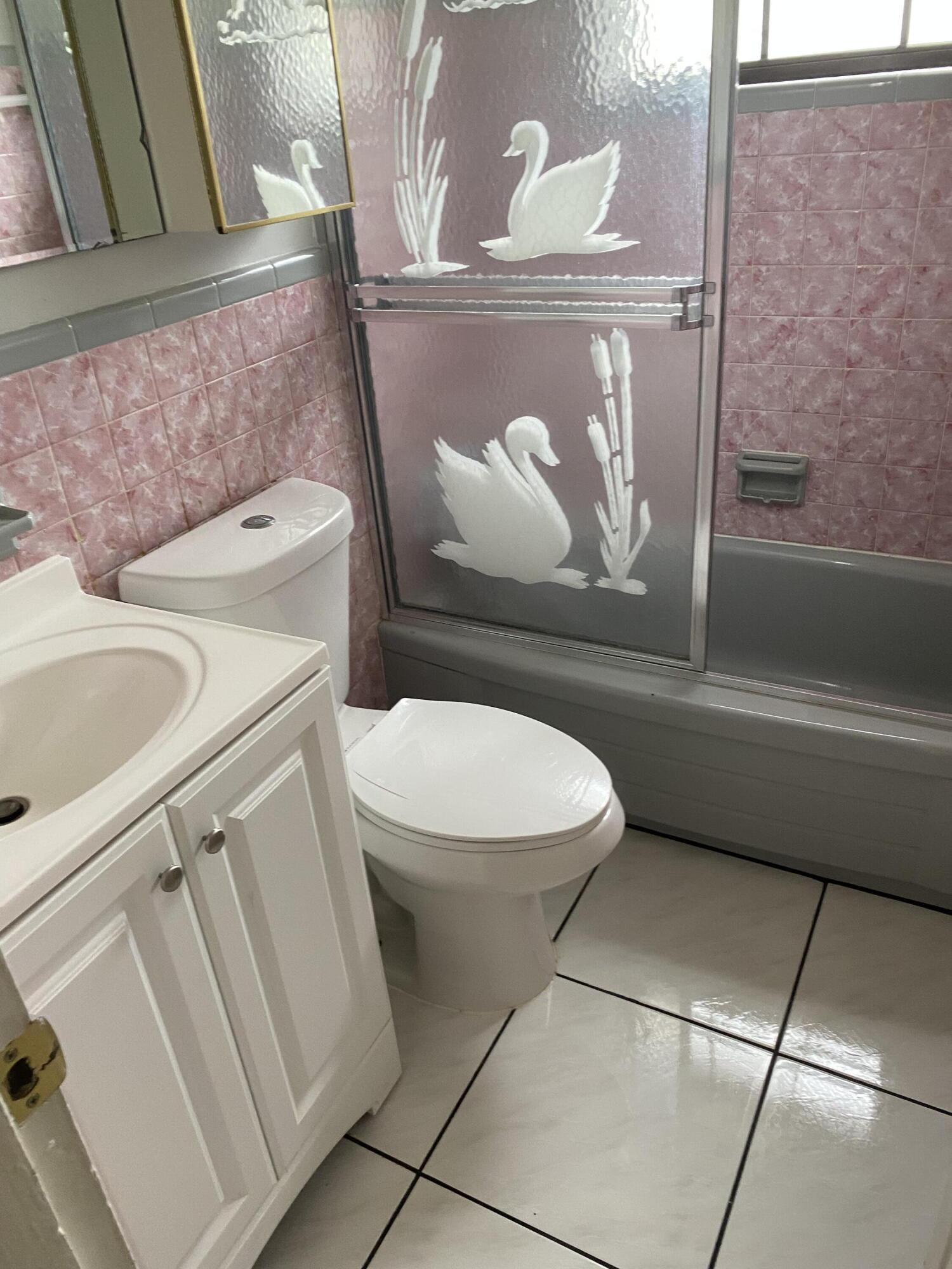 PALM LANE VILLA NO 4 - Residential