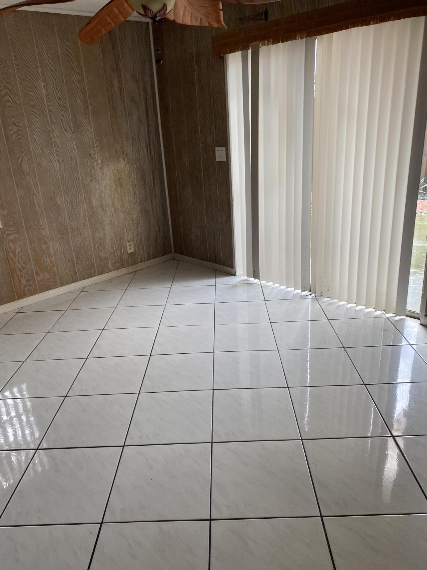 PALM LANE VILLA NO 4 - Residential