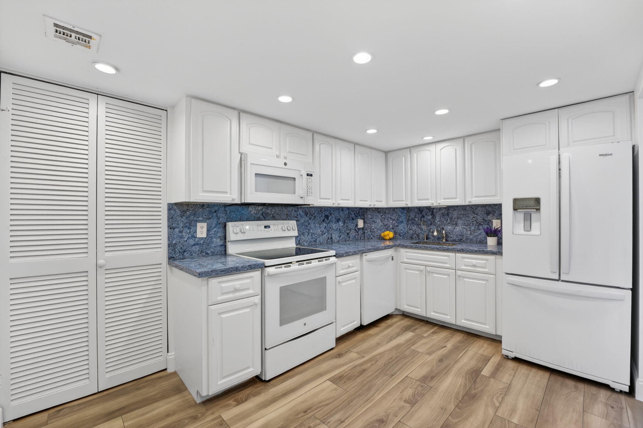 PARLIAMENT HOUSE CONDO - Residential