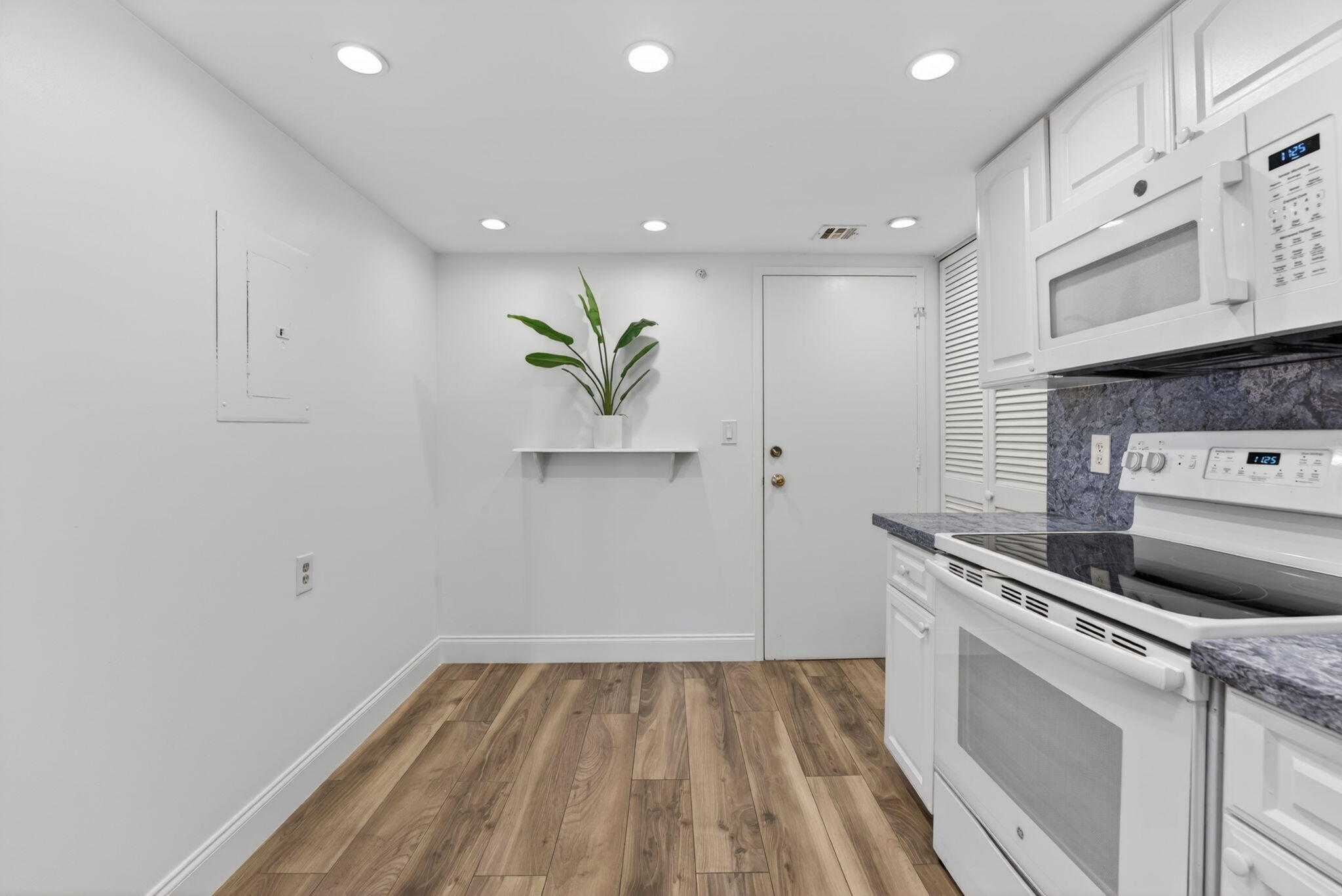 PARLIAMENT HOUSE CONDO - Residential