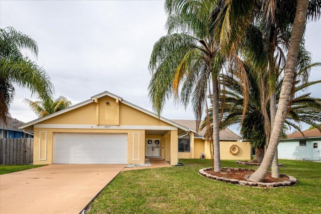 Photo of 2537 SE Victory Avenue, Port Saint Lucie, FL 34952 (MLS # R10957289)