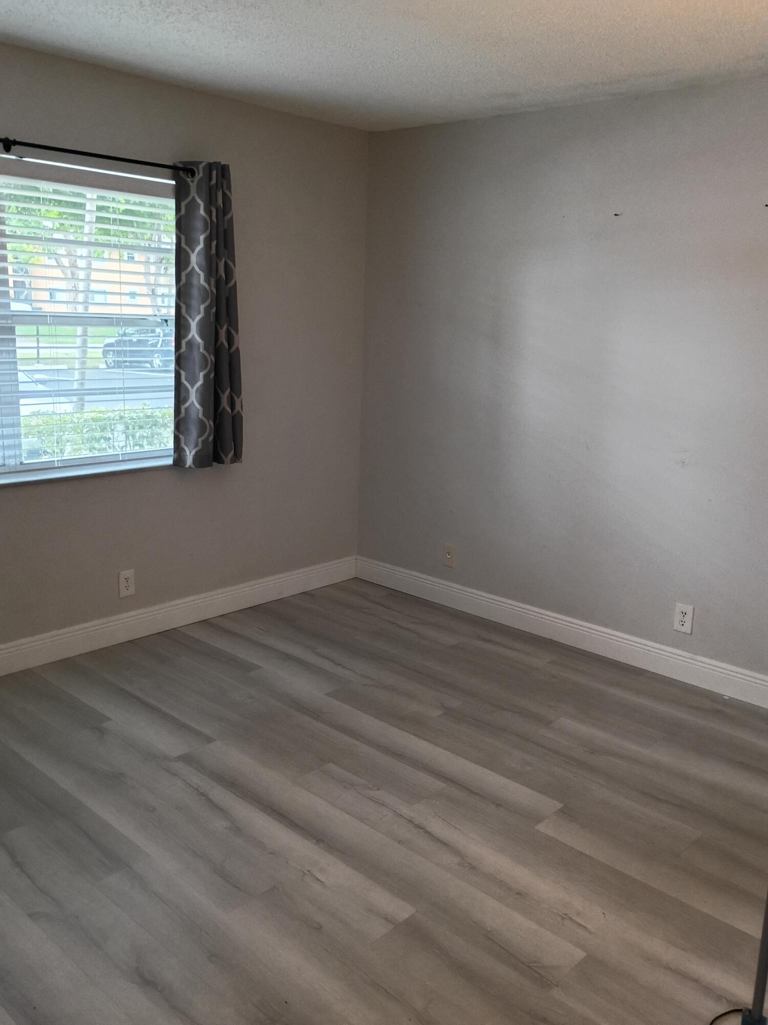 MEADOWBROOK LAKES CONDO - Residential