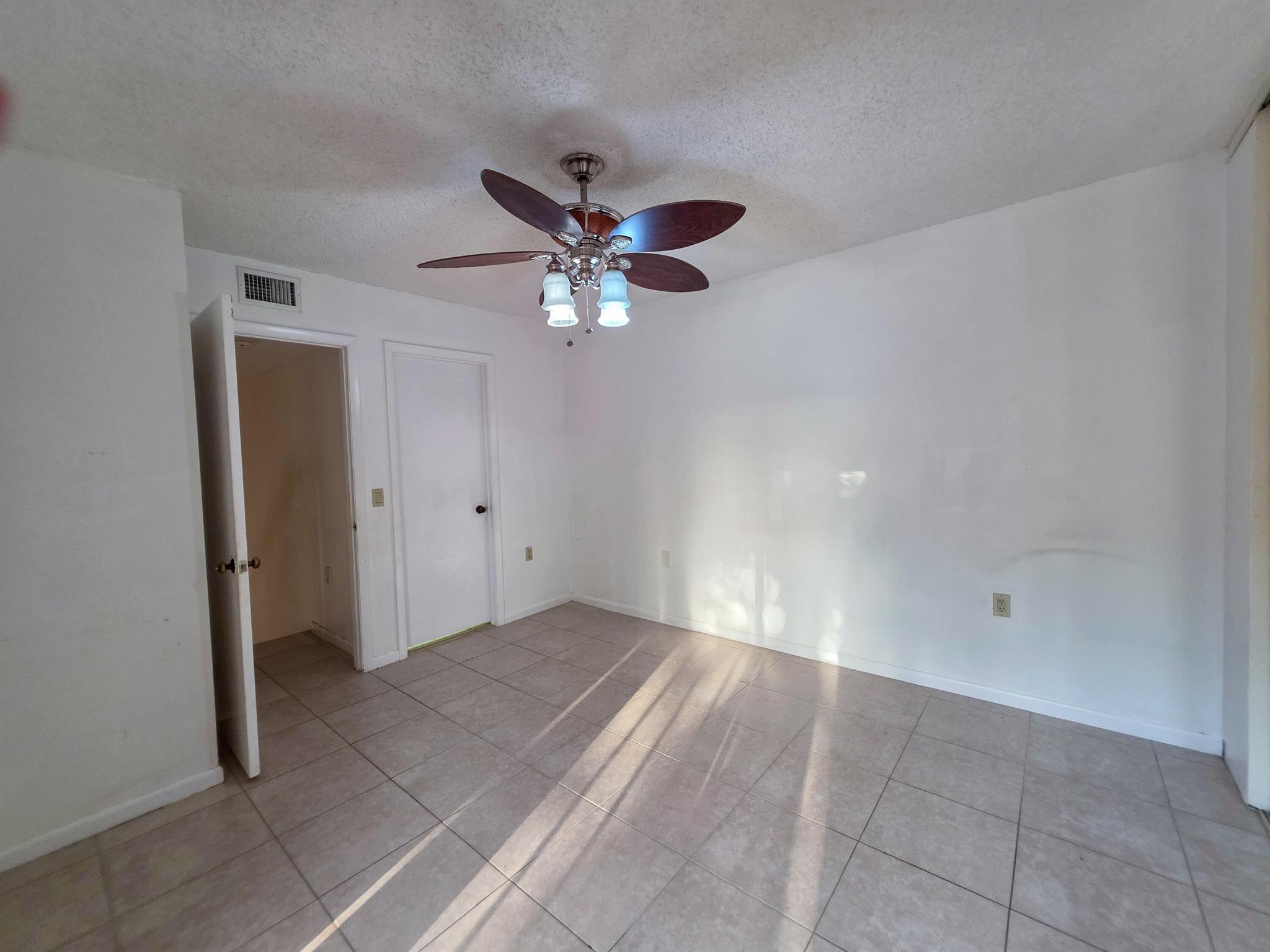 WATERSIDE LUXURY TOWNHOME - Residential Lease