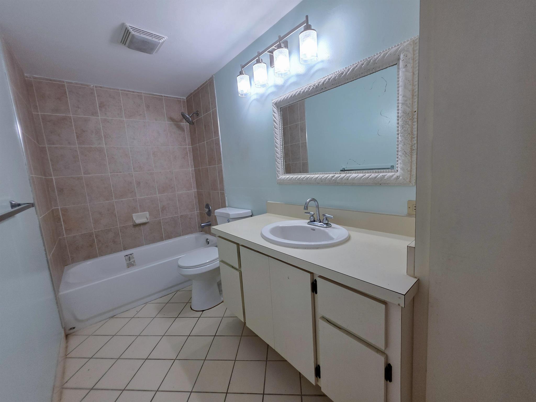 WATERSIDE LUXURY TOWNHOME - Residential Lease