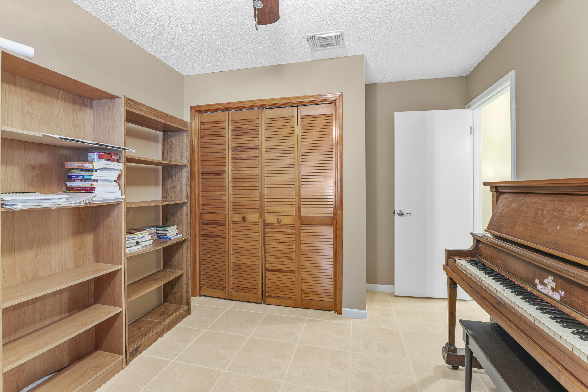 HICKORY CREEK UNIT 04 - Residential