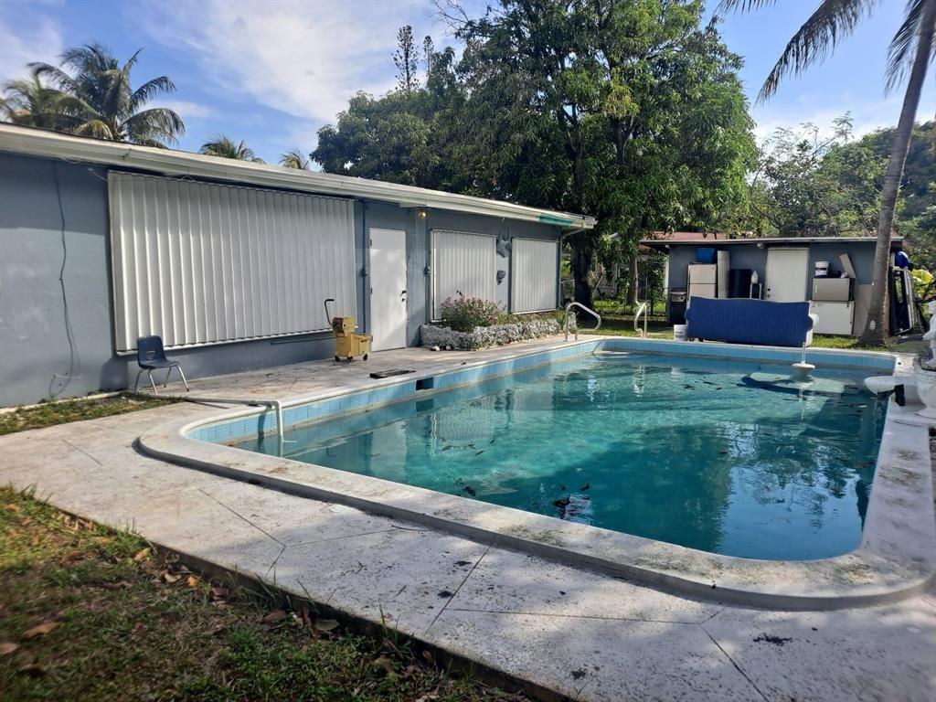 3820 SW 10th Ct