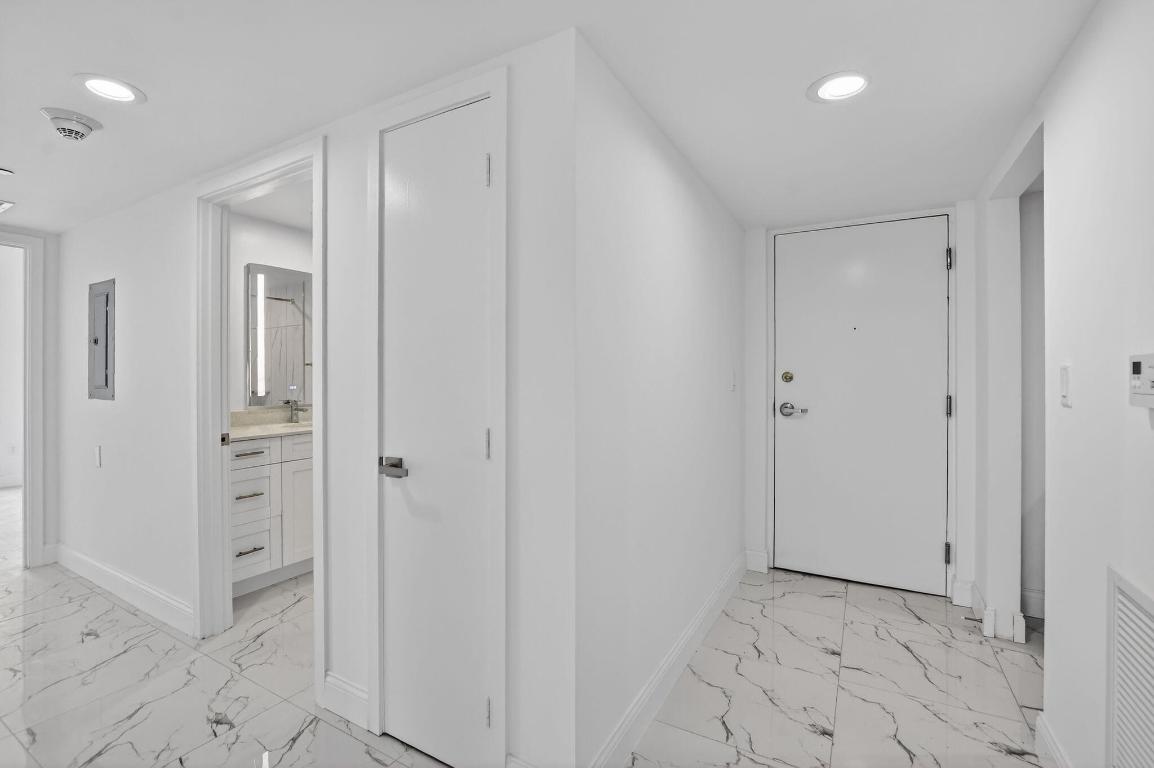 BOCA VILLA APTS - Residential Lease