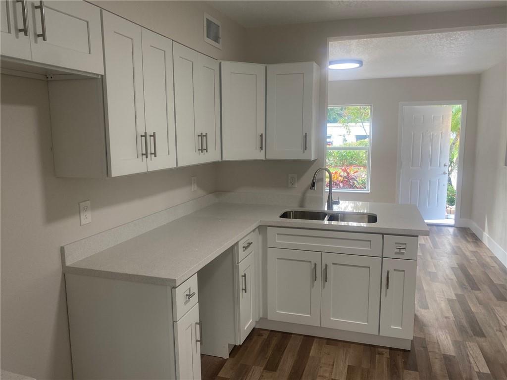 Hollywood Suburbs 4-22 B - Residential