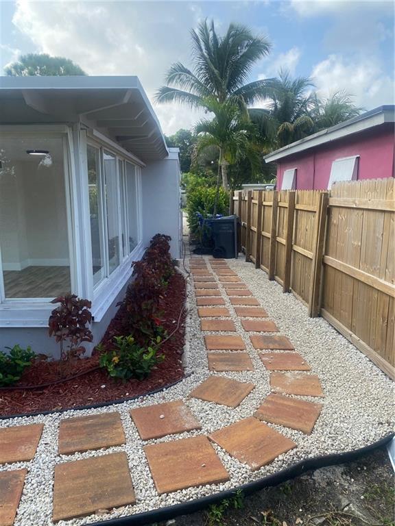 Hollywood Suburbs 4-22 B - Residential