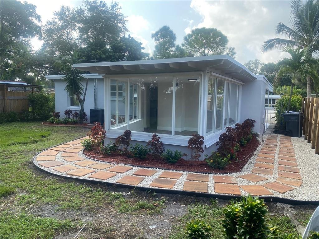 Hollywood Suburbs 4-22 B - Residential