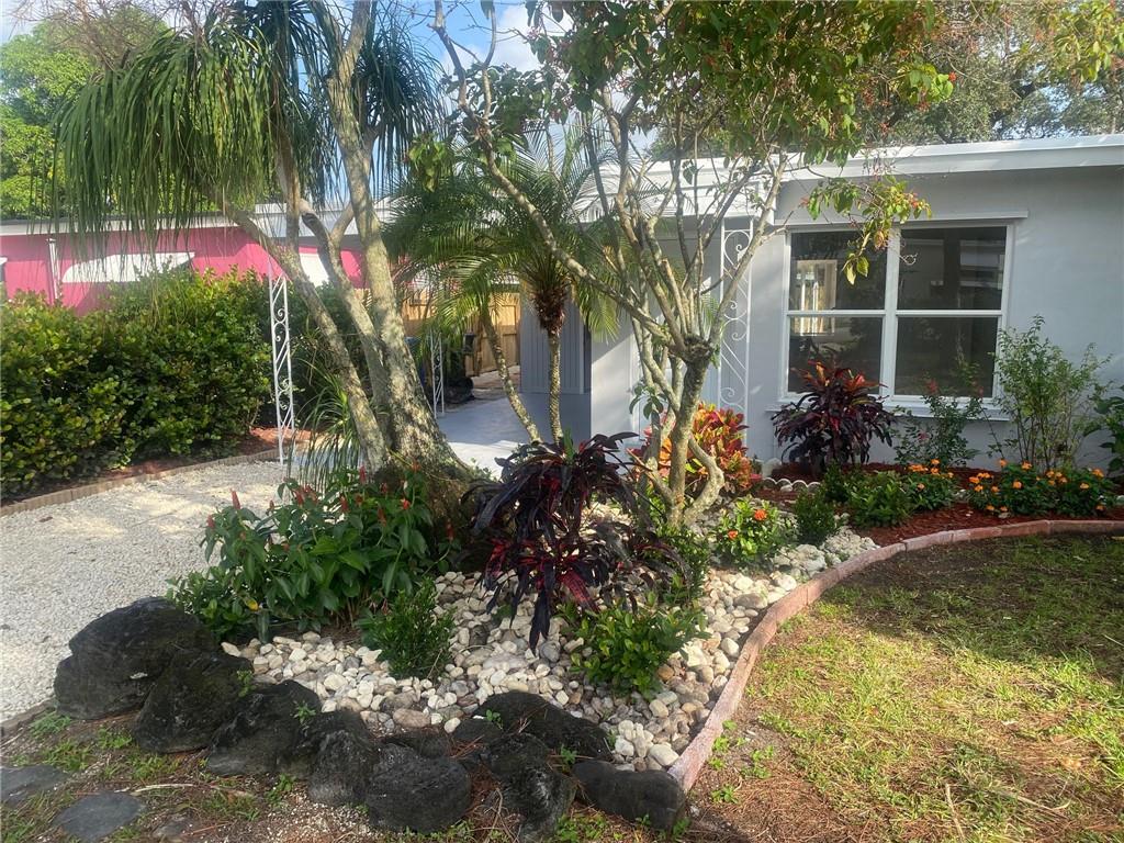 Hollywood Suburbs 4-22 B - Residential