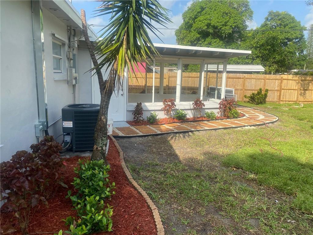 Hollywood Suburbs 4-22 B - Residential