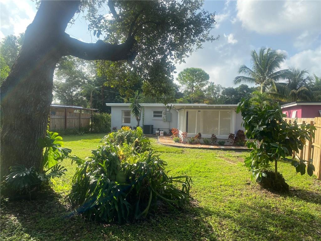 Hollywood Suburbs 4-22 B - Residential