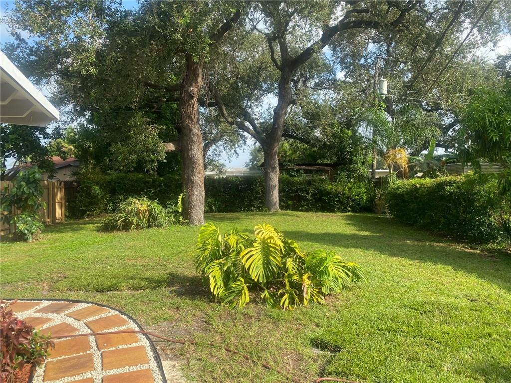 Hollywood Suburbs 4-22 B - Residential