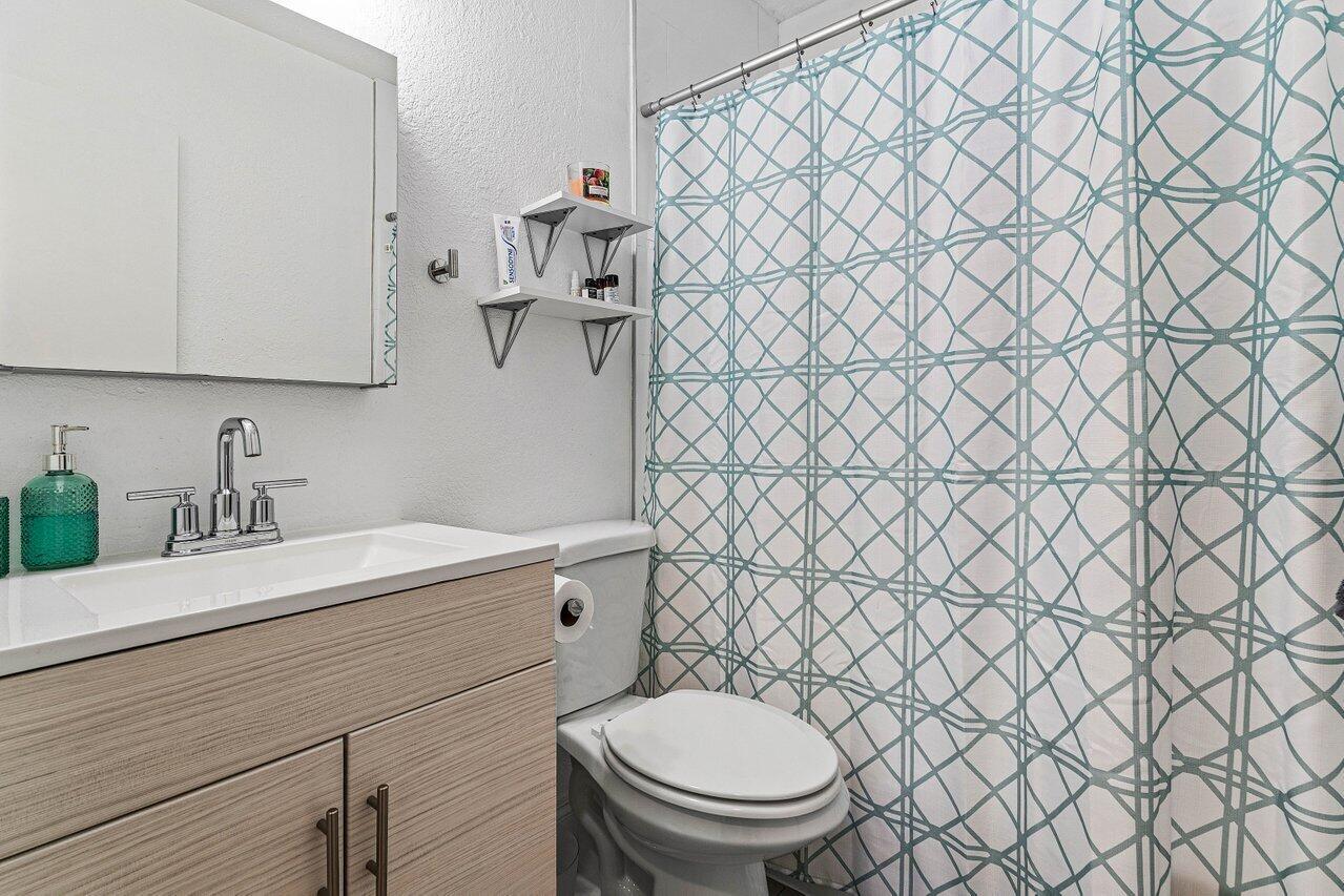 DELRAY TOWN OF - Residential Lease