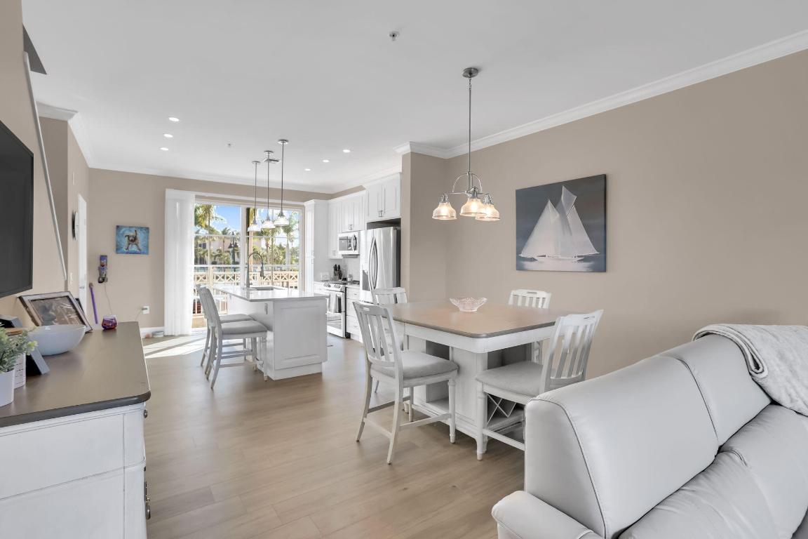 643 Casa Loma Boulevard