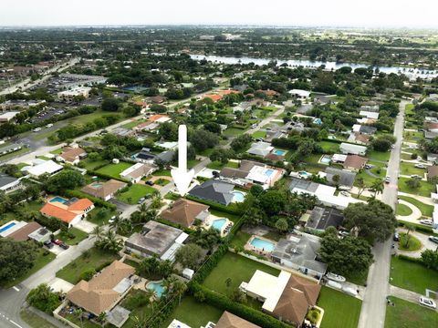 A home in Lake Clarke Shores