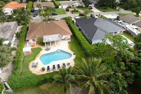 A home in Lake Clarke Shores