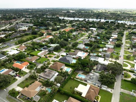 A home in Lake Clarke Shores