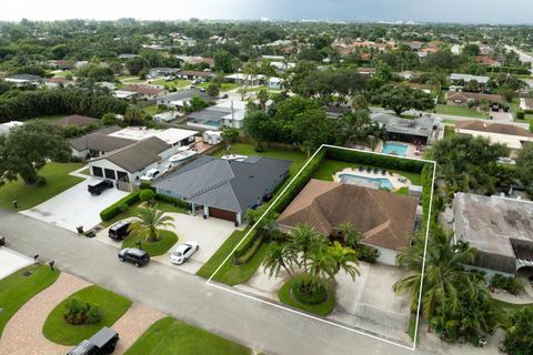 A home in Lake Clarke Shores