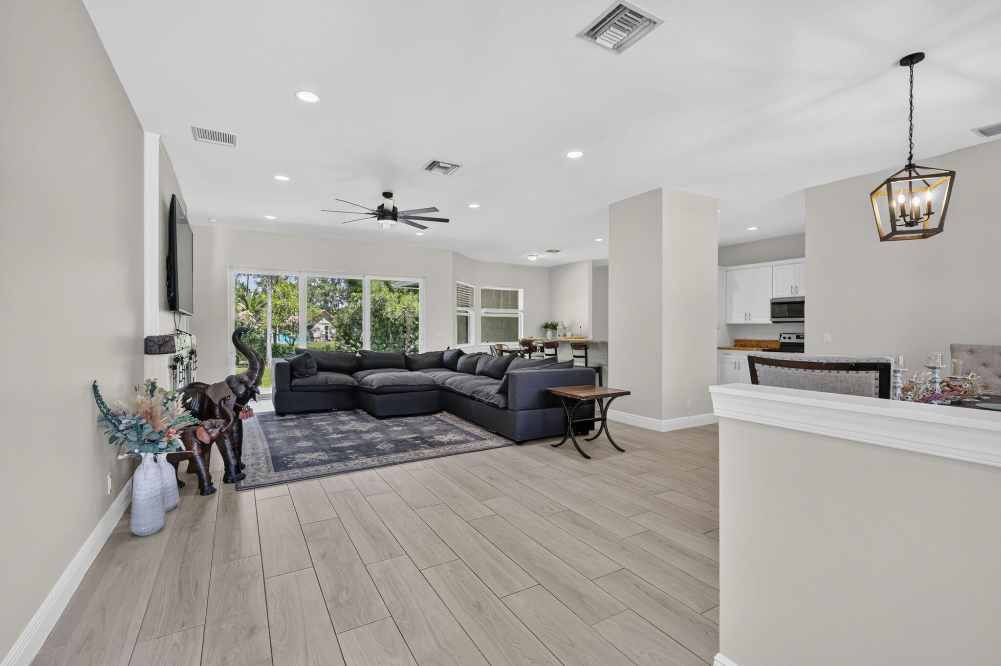 Properties 17519 Tangerine Boulevard