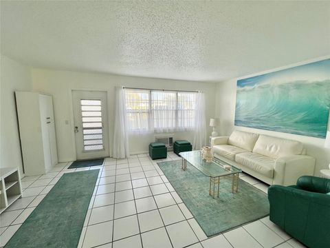 Tiny photo for 266 Oakridge P #266, Deerfield Beach, FL 33442 (MLS # B26017398)