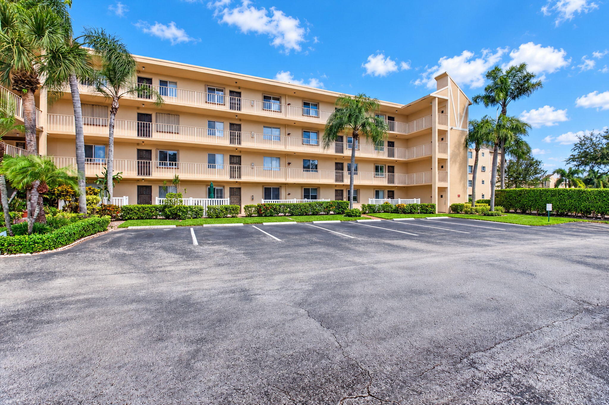 7145 HUNTINGTON Lane 408