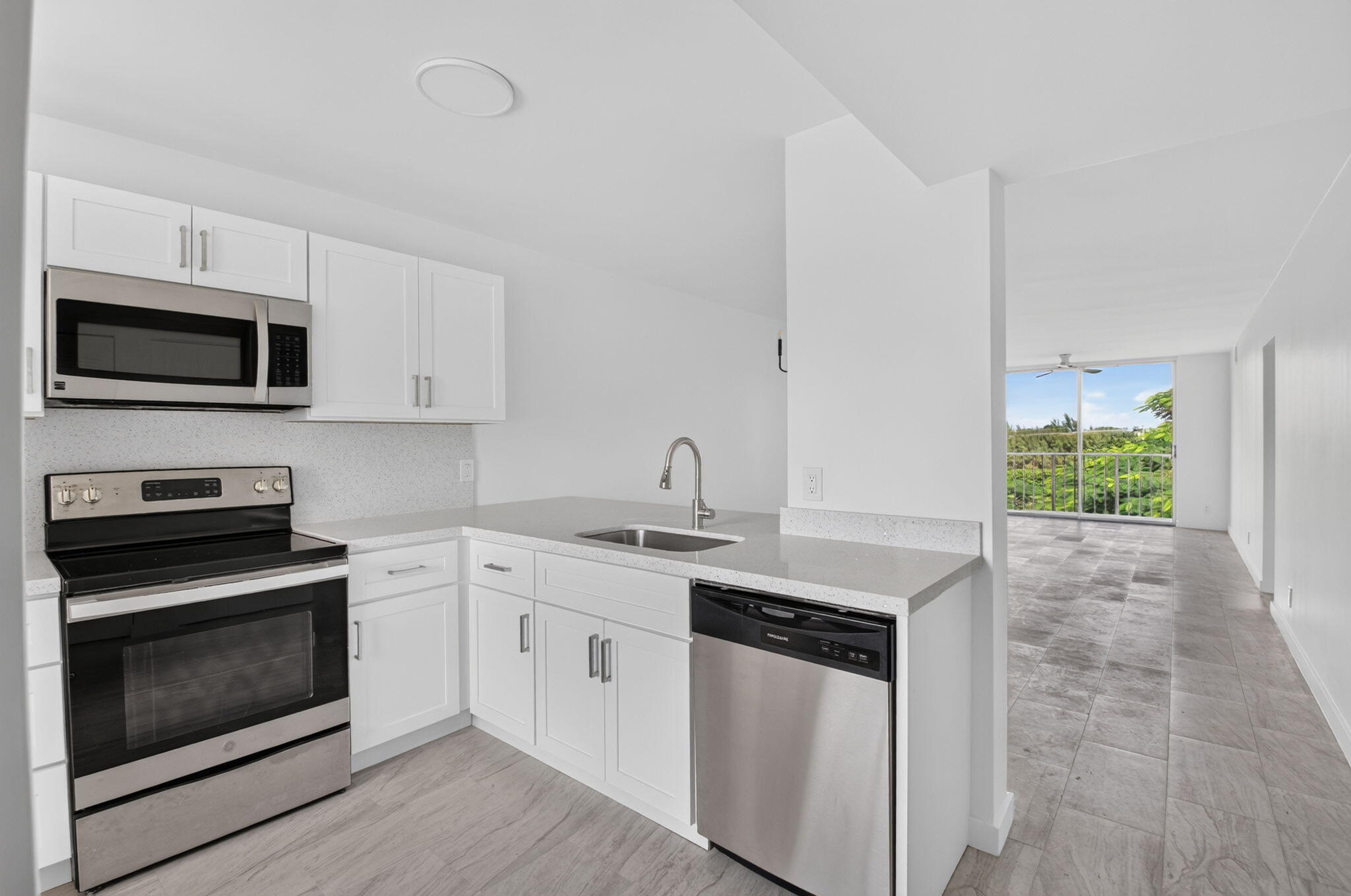 7145 HUNTINGTON Lane 408