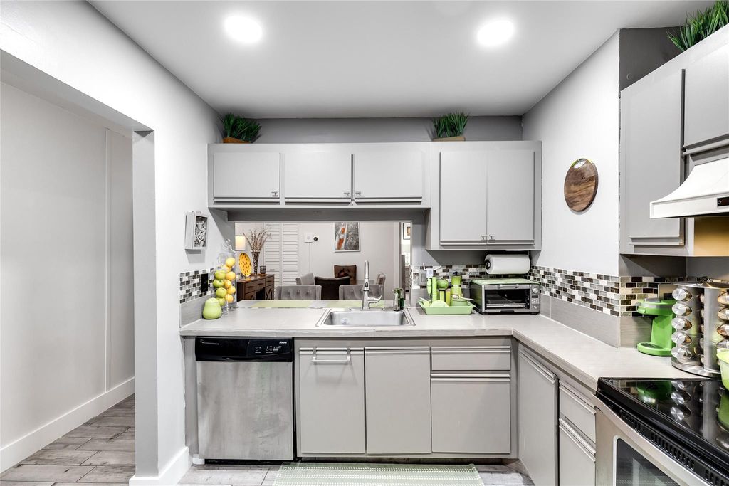 Photo of 3640 NW 95th Ter #1K, Sunrise, FL 33351 (MLS # F10532421)