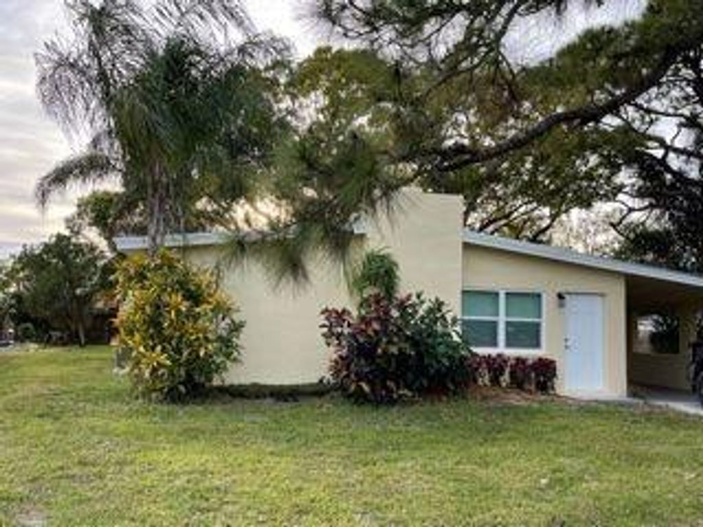 Photo of 208 NE Entrada Ave, Port Saint Lucie, FL 34952 (MLS # F10316947)