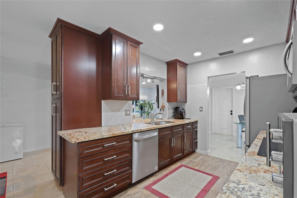 Westwood Commy 4 77-45 B - Residential