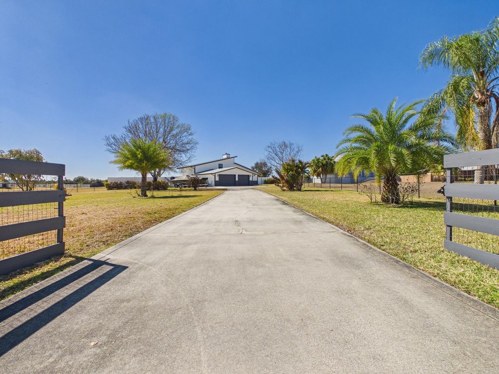 Photo of 14216 SW 144th Parkway, Okeechobee, FL 34974 (MLS # R11162084)