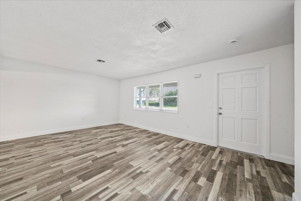 Photo of 825 2nd Street, Vero Beach, FL 32962 (MLS # R11114206)