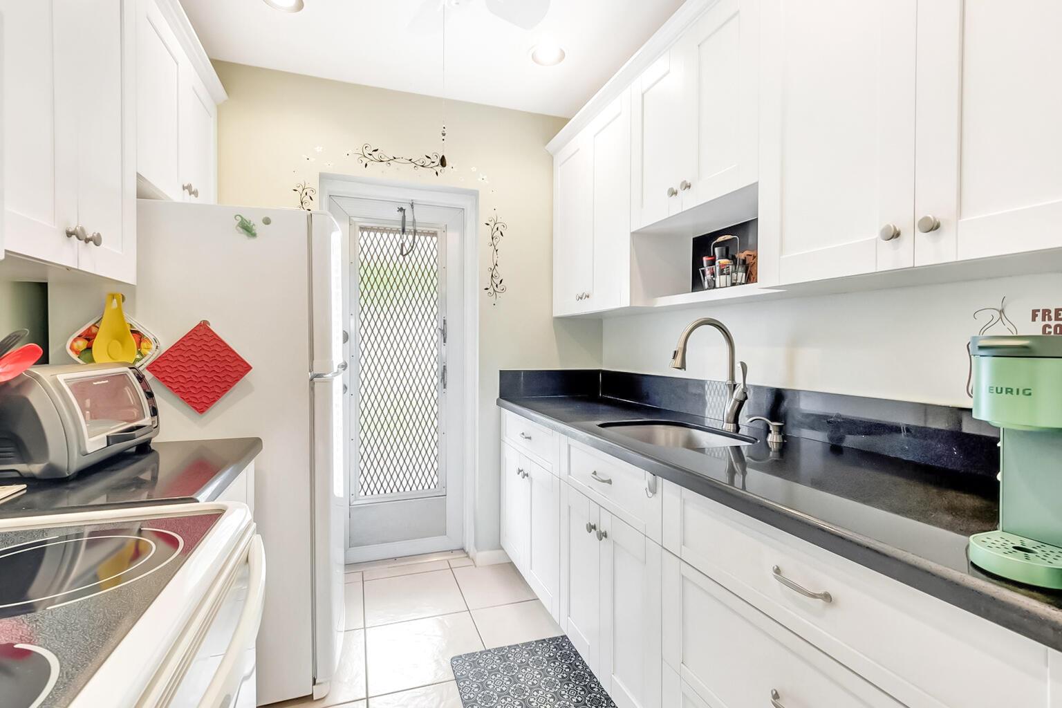 View photos, virtual tours, details... 1112 Lake Terrace 202