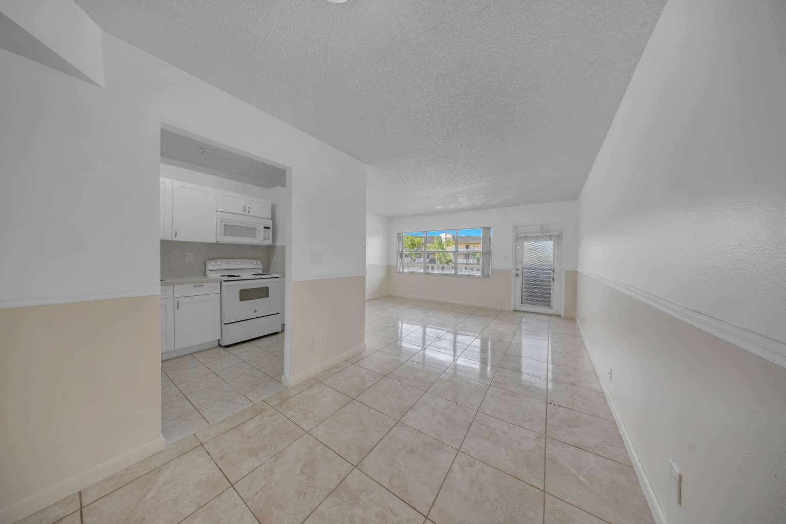 SUNRISE LAKES - Residential