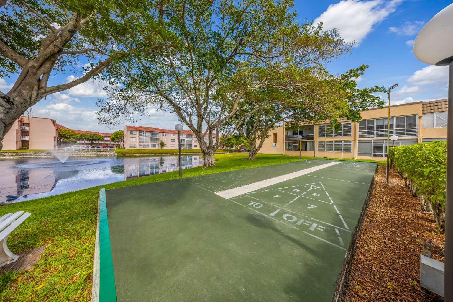 SUNRISE LAKES - Residential