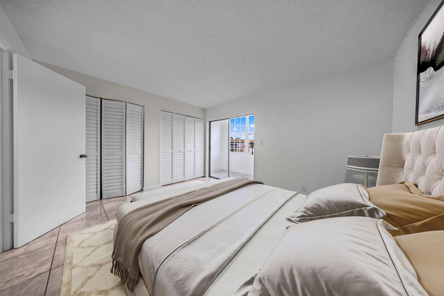 SUNRISE LAKES - Residential
