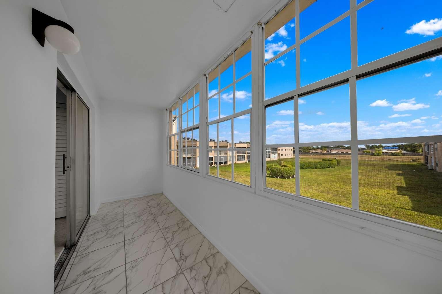SUNRISE LAKES - Residential