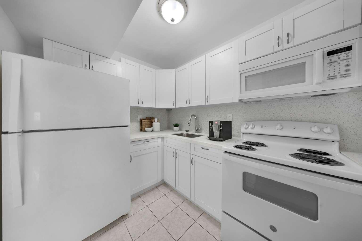 SUNRISE LAKES - Residential