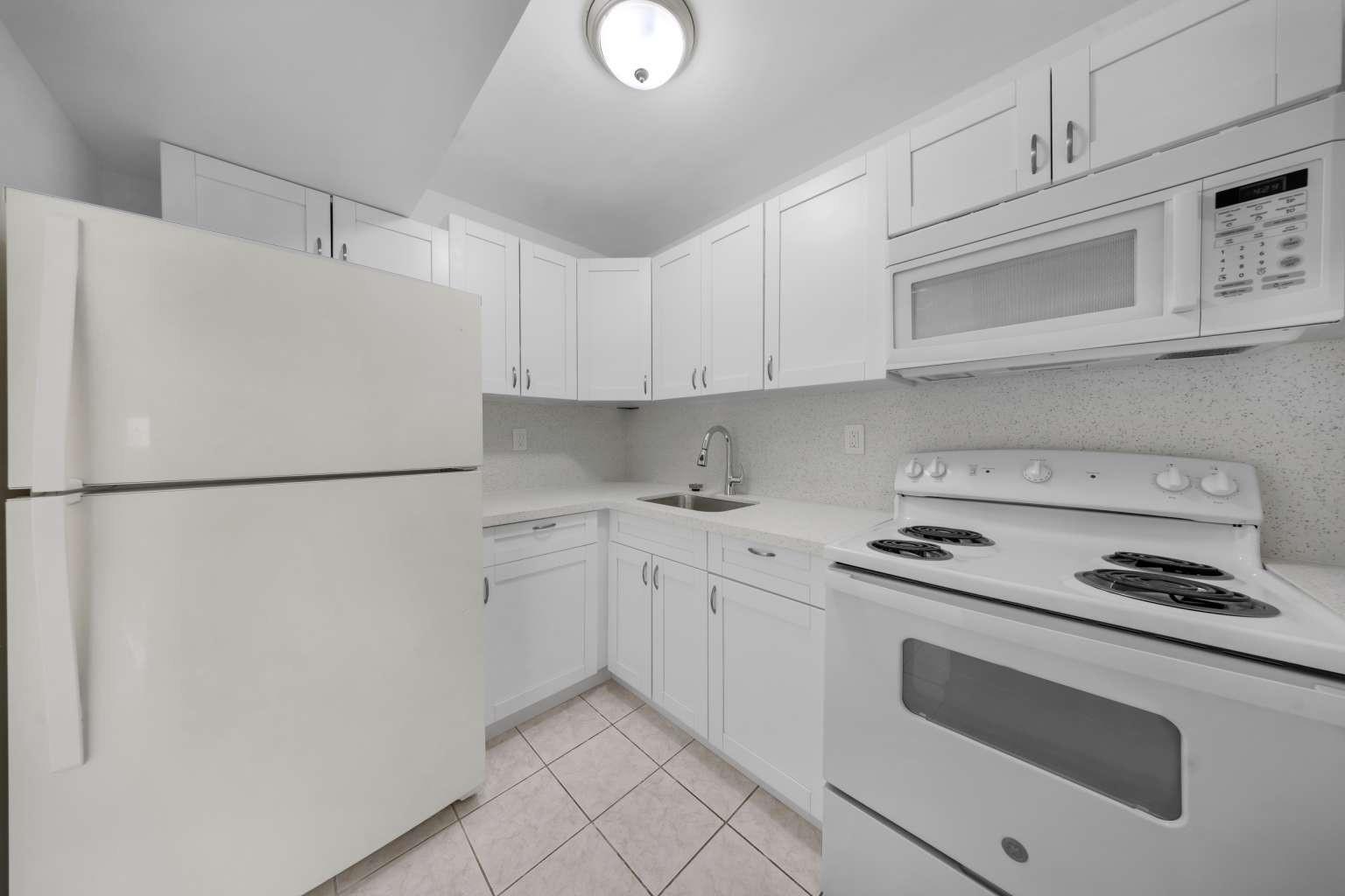 9101 Sunrise Lakes Blvd 216