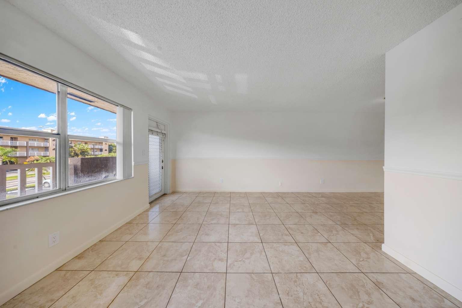 SUNRISE LAKES - Residential