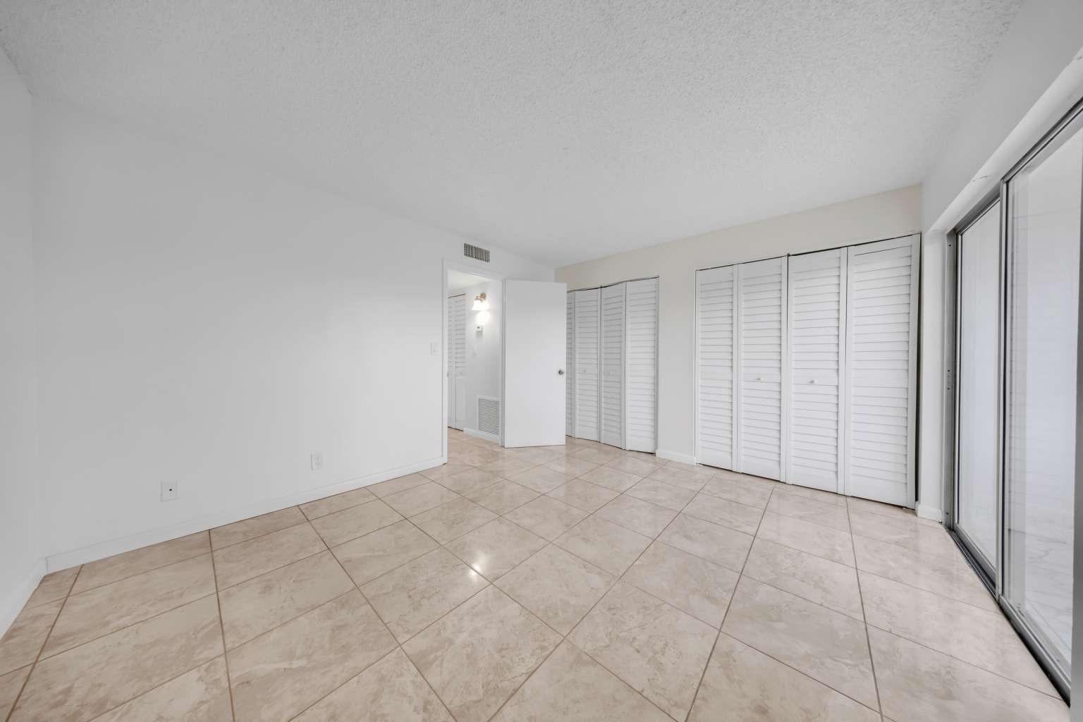 SUNRISE LAKES - Residential